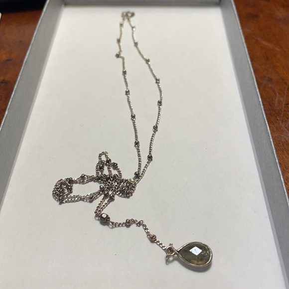 Dogeared teardrop shape 20” chain necklace with 2” lariat and small gem - Picture 3 of 7